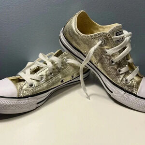 Converse Chuck Taylor in Light Gold Metallic - Unisex W Size 5, M Size 3